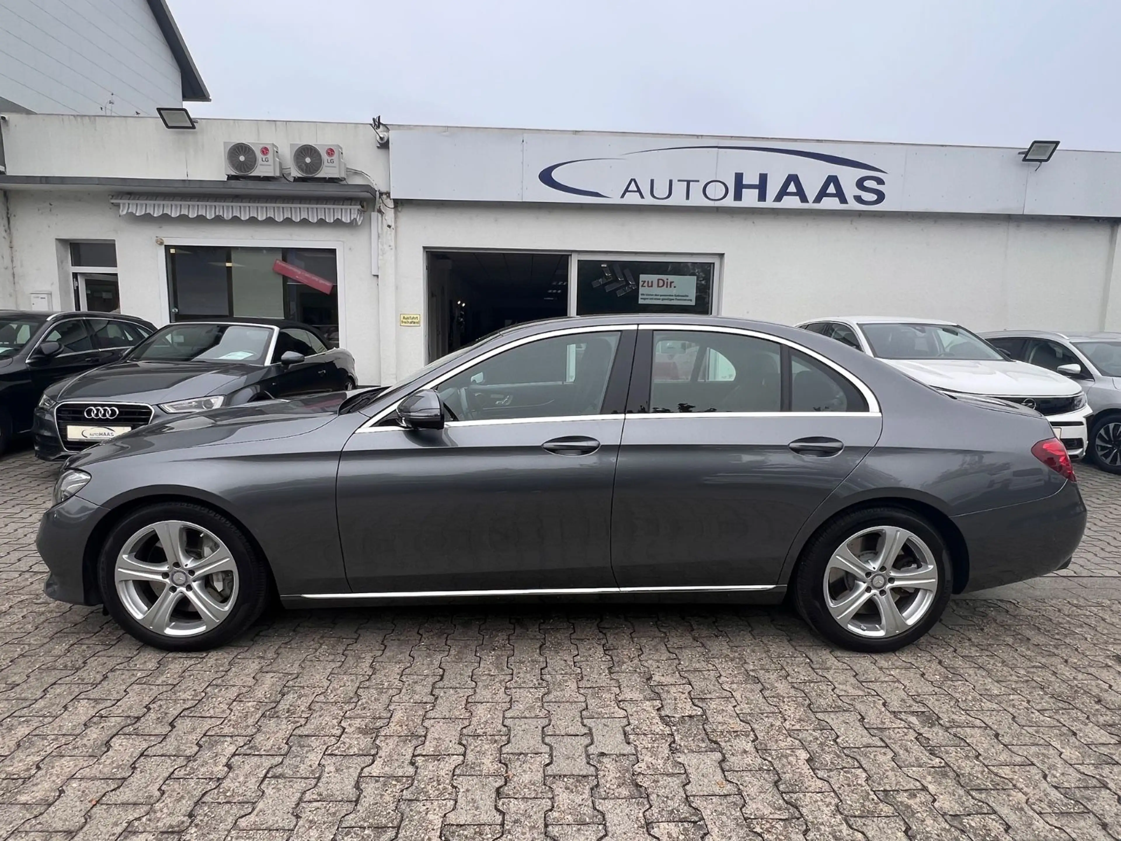 Mercedes-Benz E 400 4Matic*Multibeam LED *Leder*1.Hand*R-Cam* — photo 2