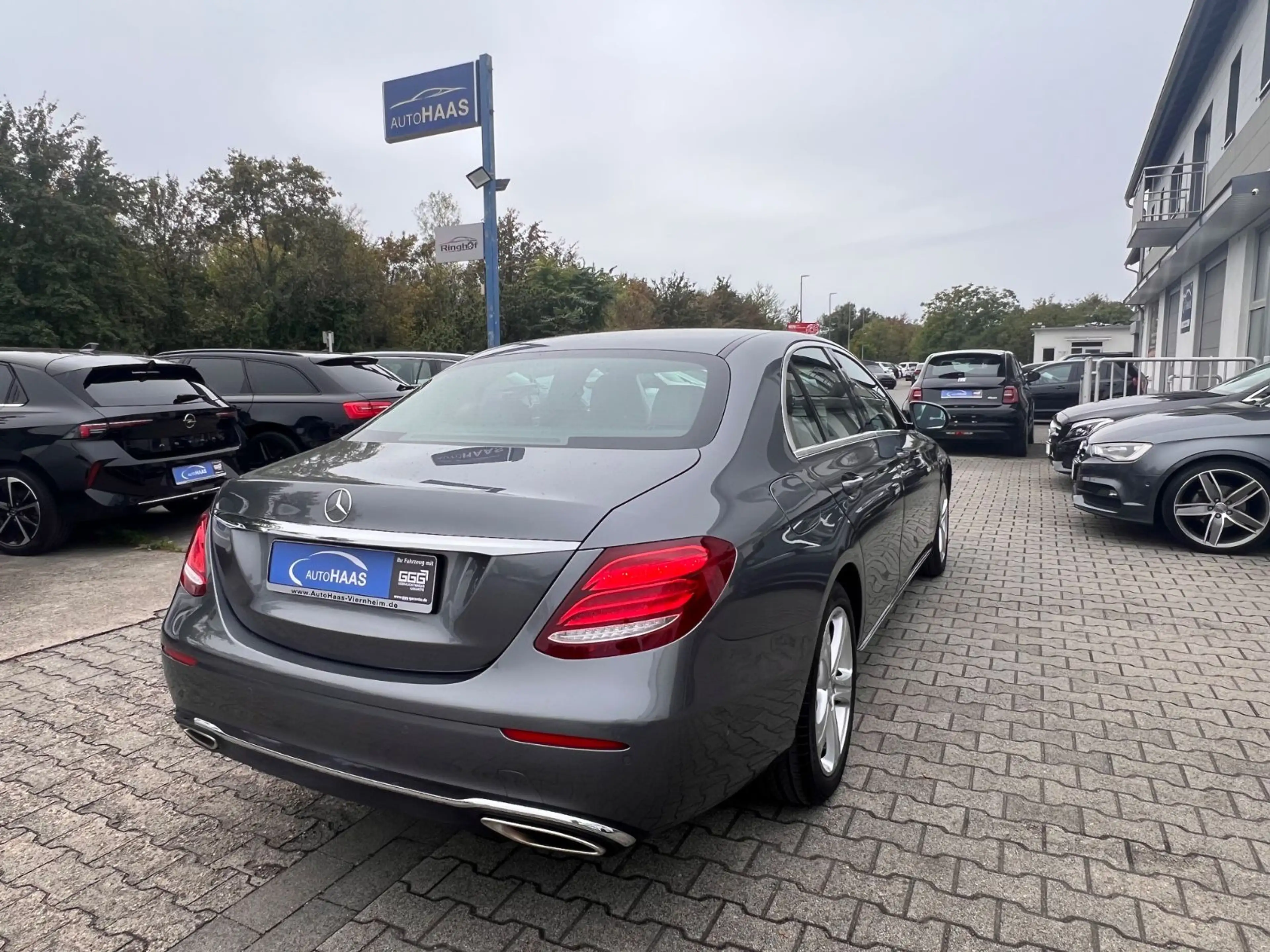 Mercedes-Benz E 400 4Matic*Multibeam LED *Leder*1.Hand*R-Cam* — photo 5