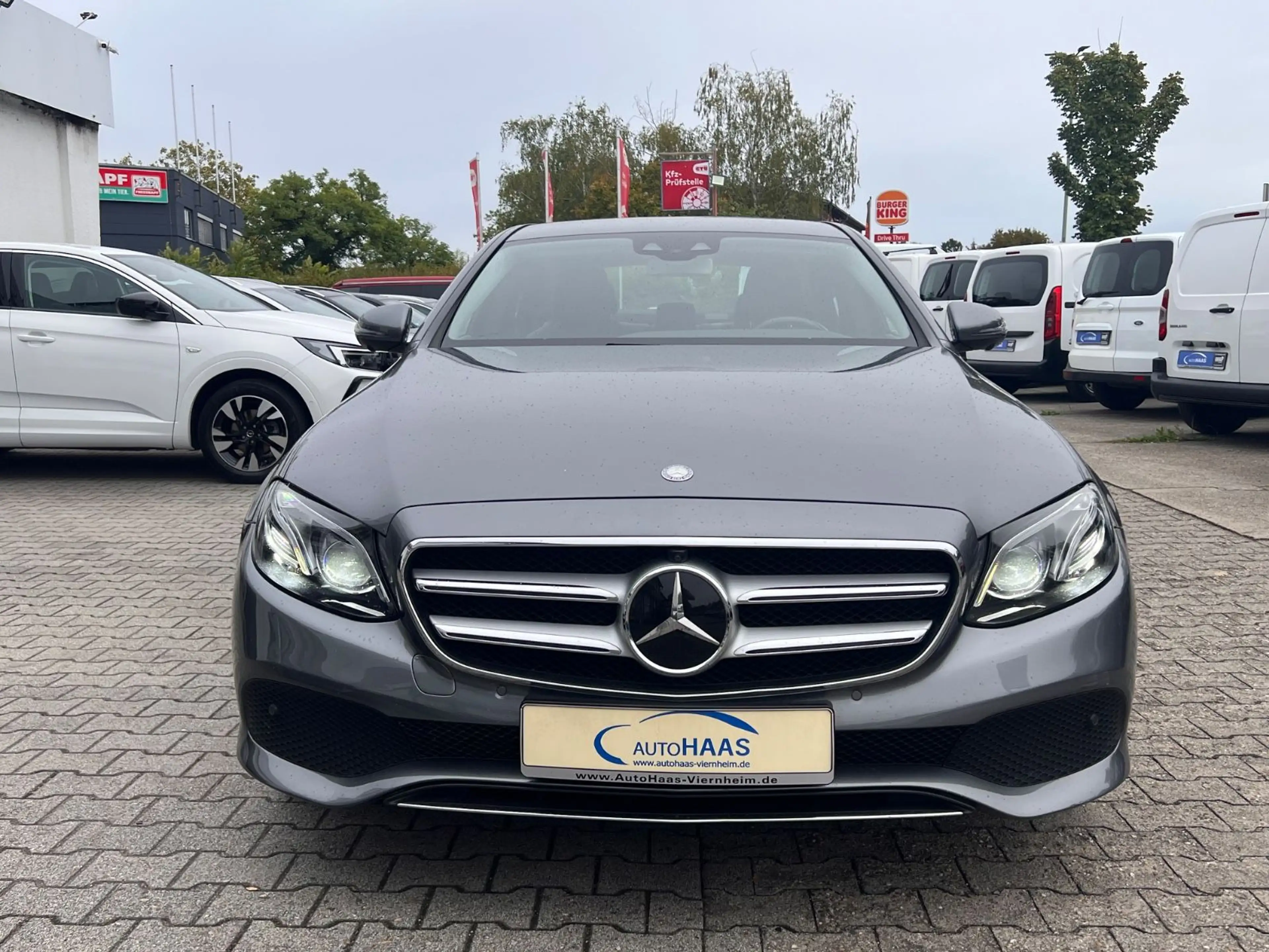 Mercedes-Benz E 400 4Matic*Multibeam LED *Leder*1.Hand*R-Cam* — photo 7