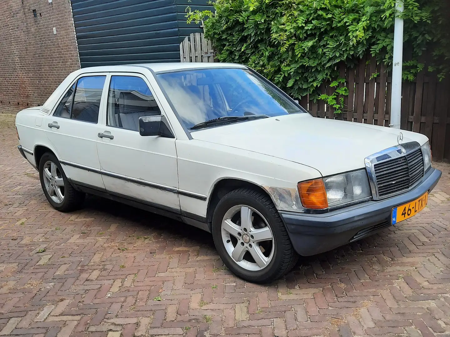 Mercedes-Benz 190 190 2.0 White - 1
