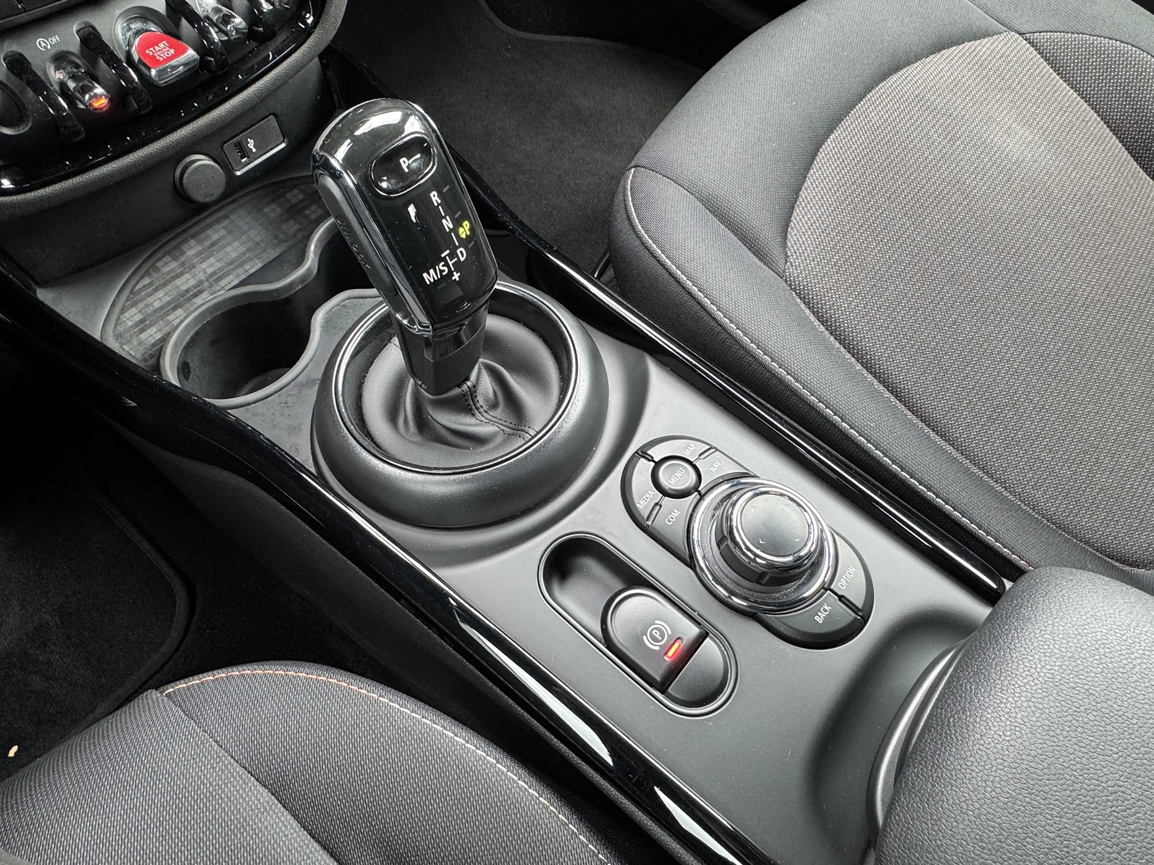 MINI Cooper Clubman NaviXL Kamera SHZ LED DAB CarPlay — photo 13