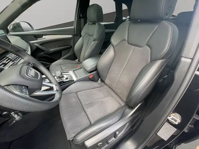 Audi Q5 view 11