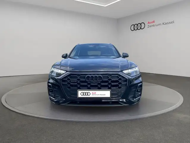 Audi Q5 view 10
