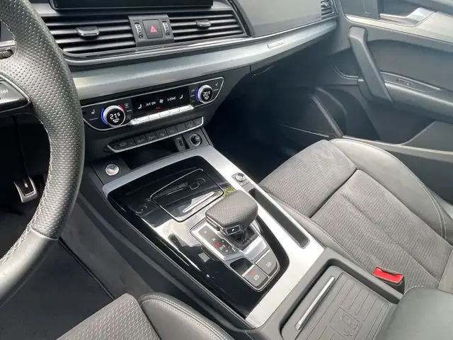 Audi Q5 view 15