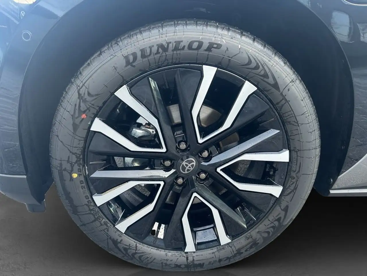 Toyota bZ4X AWD Lounge SKY & Sound Paket 16