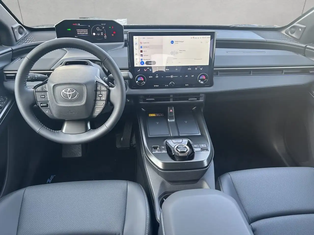 Toyota bZ4X AWD Lounge SKY & Sound Paket 12