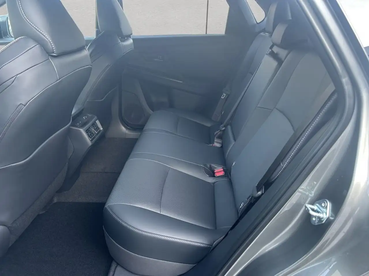 Toyota bZ4X AWD Lounge SKY & Sound Paket 14