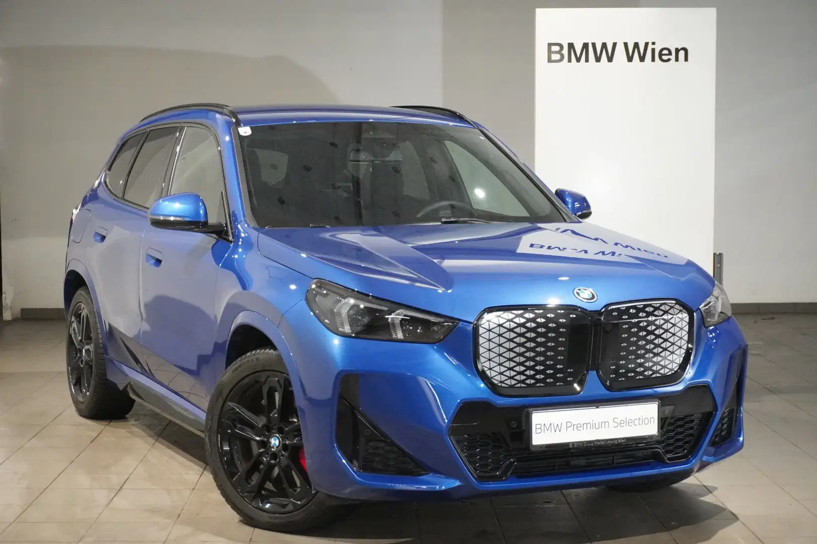 BMW iX1 eDrive20 Blau - 1