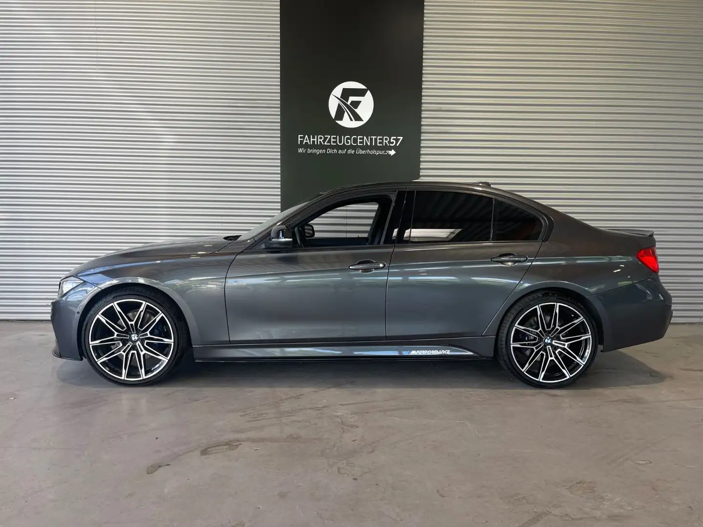 BMW 335 i xDrive M-PERFORMANCE/360°/H&K/TOTW./PDC Grijs - 2