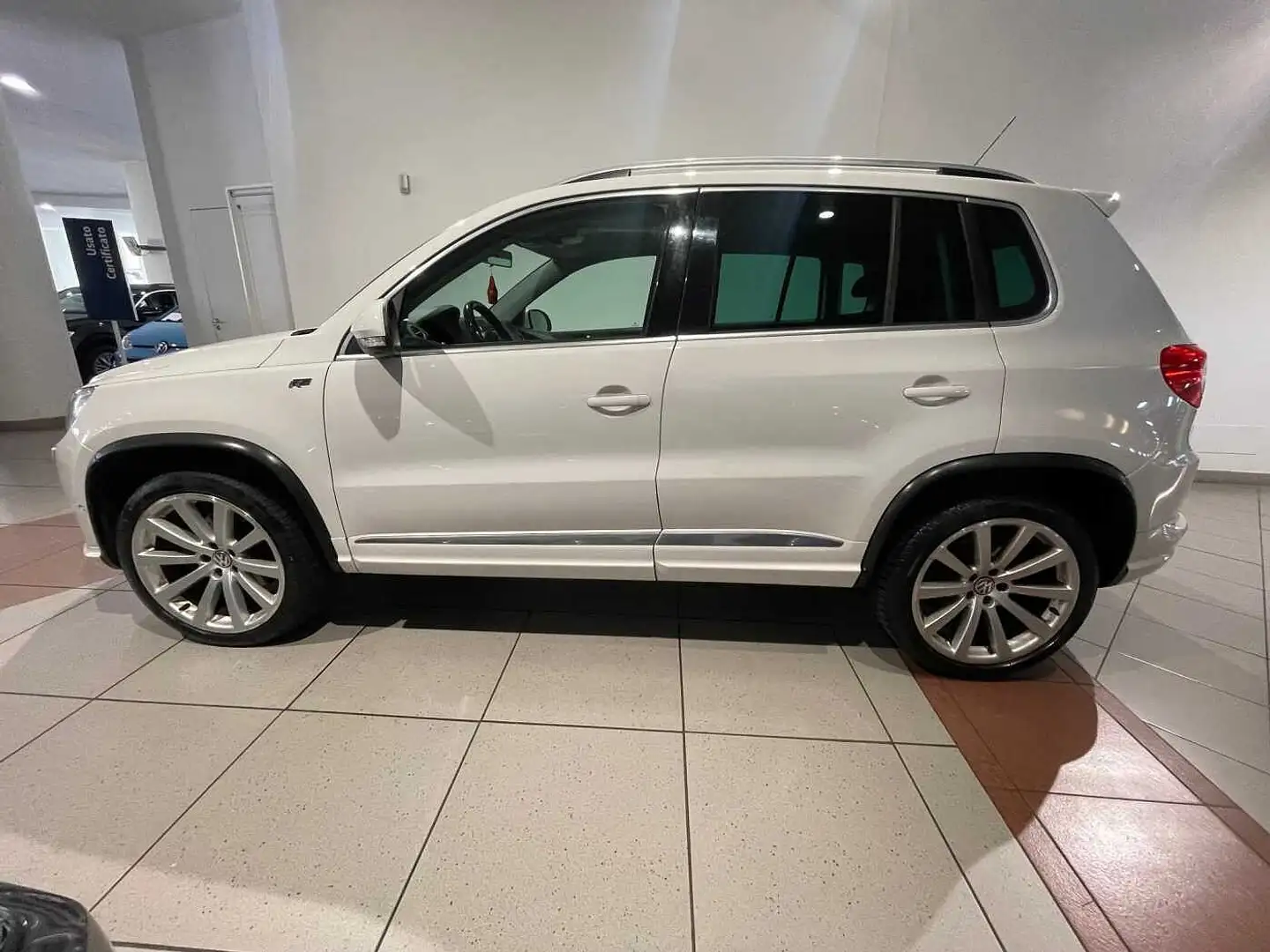 Volkswagen Tiguan 1ª serie 2.0 TDI 140CV 4MOTION DSG Sport & Style Blanc - 2