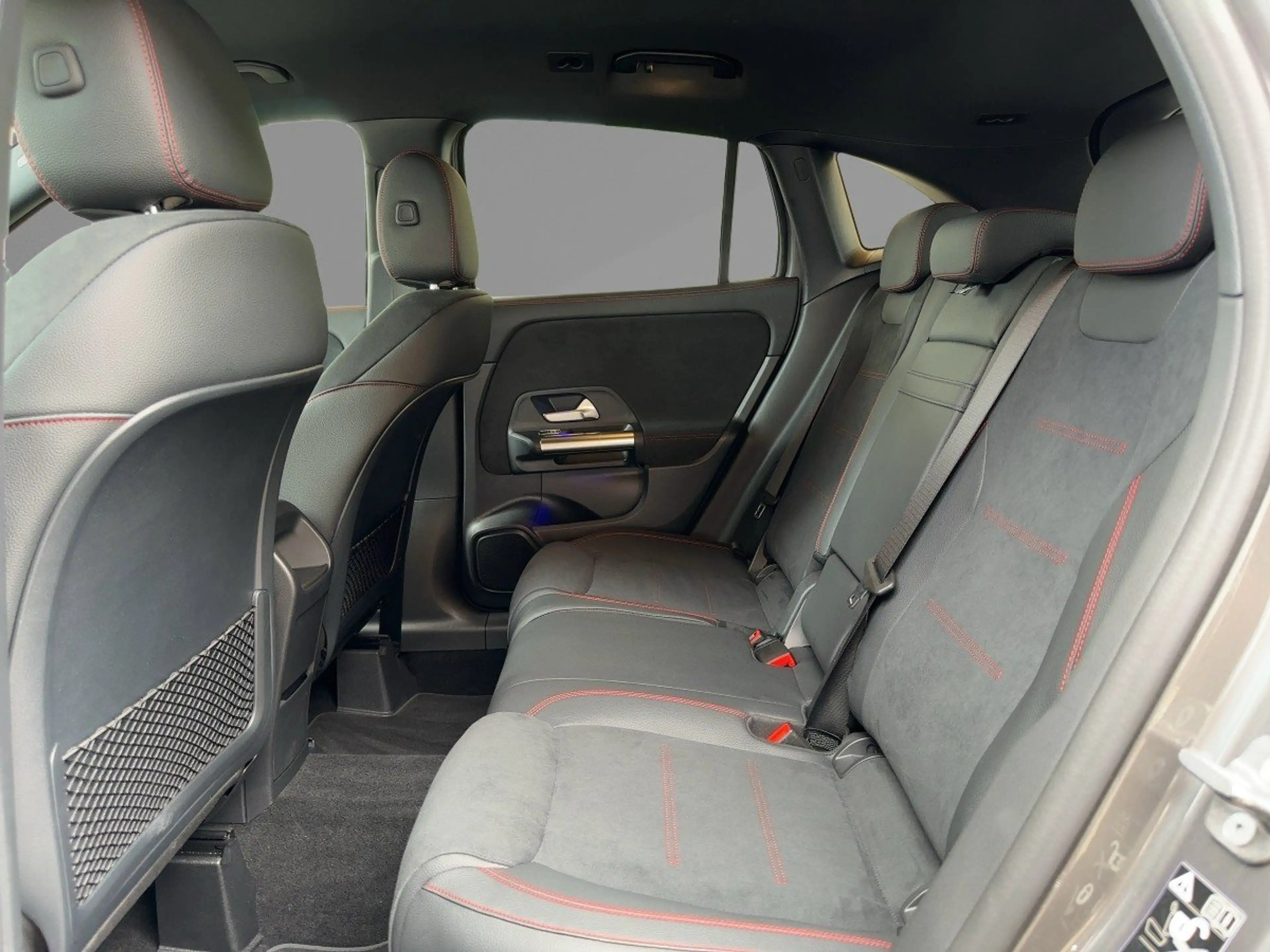 Mercedes-Benz GLA 200 d 4M AMG-Line ADVANCED+ DISTR AHV LRHZG — photo 9