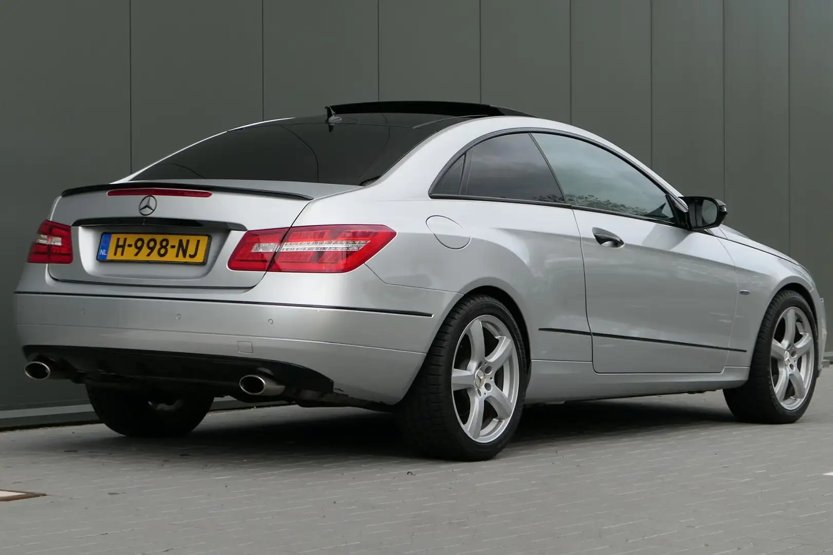 Mercedes-Benz E 350 Coupé CGI Elegance 292pk V6 Navi Panodak Sportuitl Gris - 2