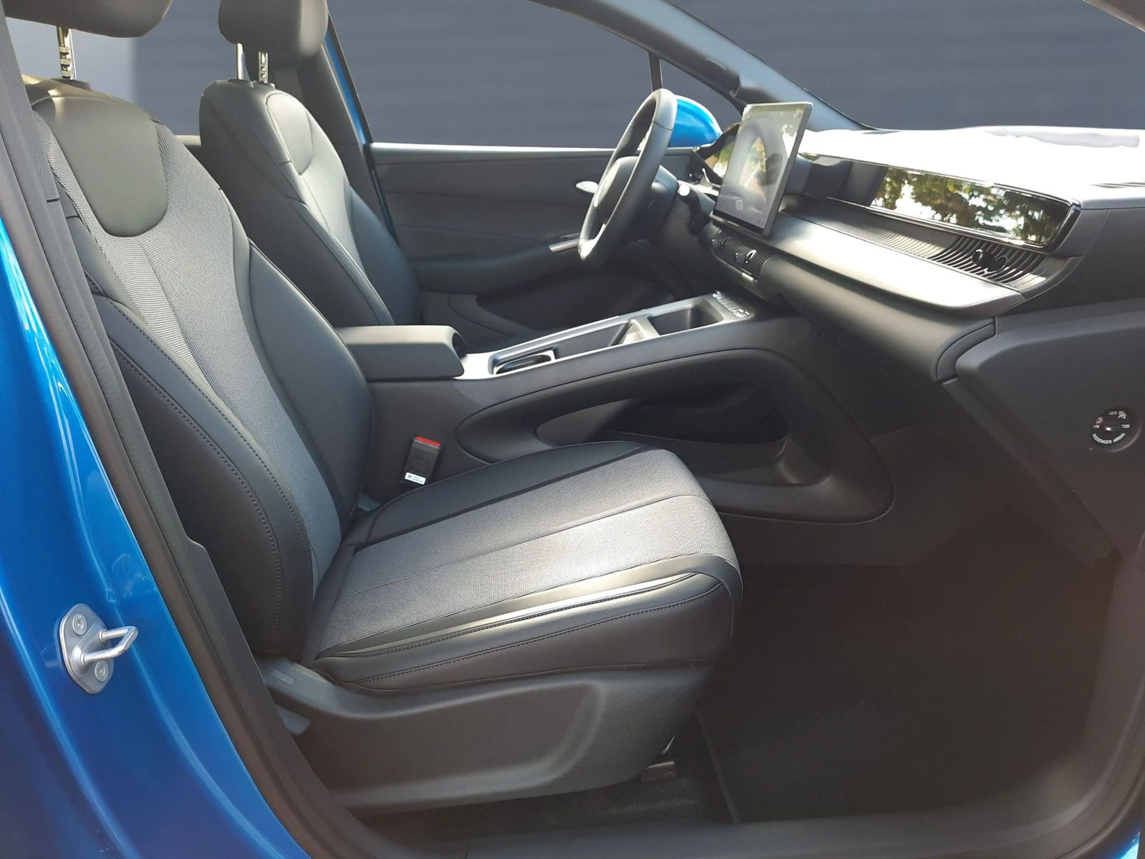 BYD Dolphin Dolphin G  DM-i  Comfort LED Panoramadach — photo 12
