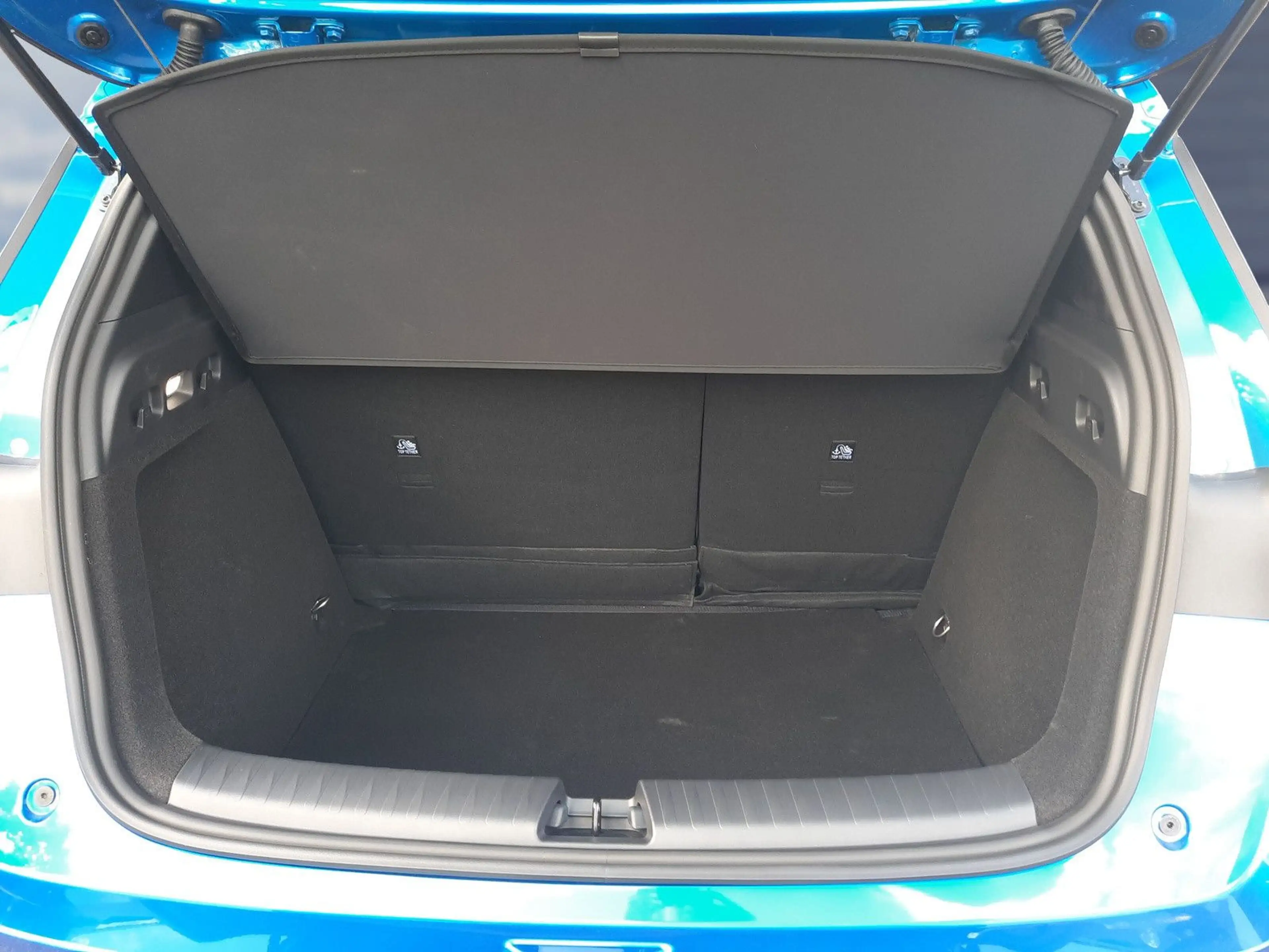 BYD Dolphin Dolphin G  DM-i  Comfort LED Panoramadach — photo 9