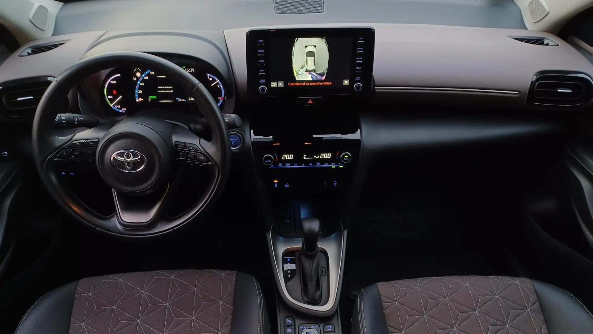 Toyota Yaris Cross 1.5 Hybrid Executive AWD-i | 360 Camera | Navigati Grijs - 2