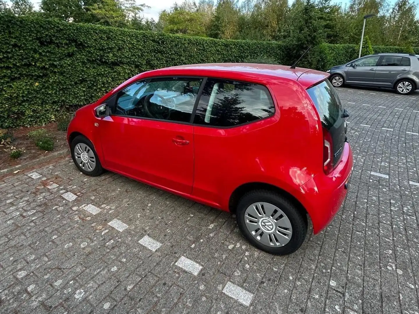 Volkswagen up! up! 1.0 high up! BlueM. Rood - 1