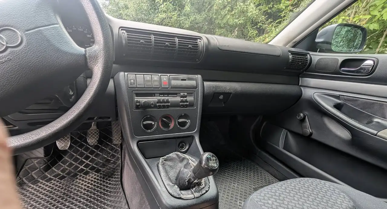 Audi A4 1.6, foto 8