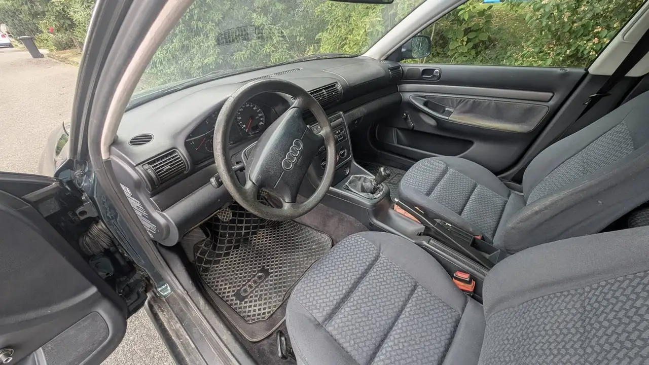 Audi A4 1.6, foto 6