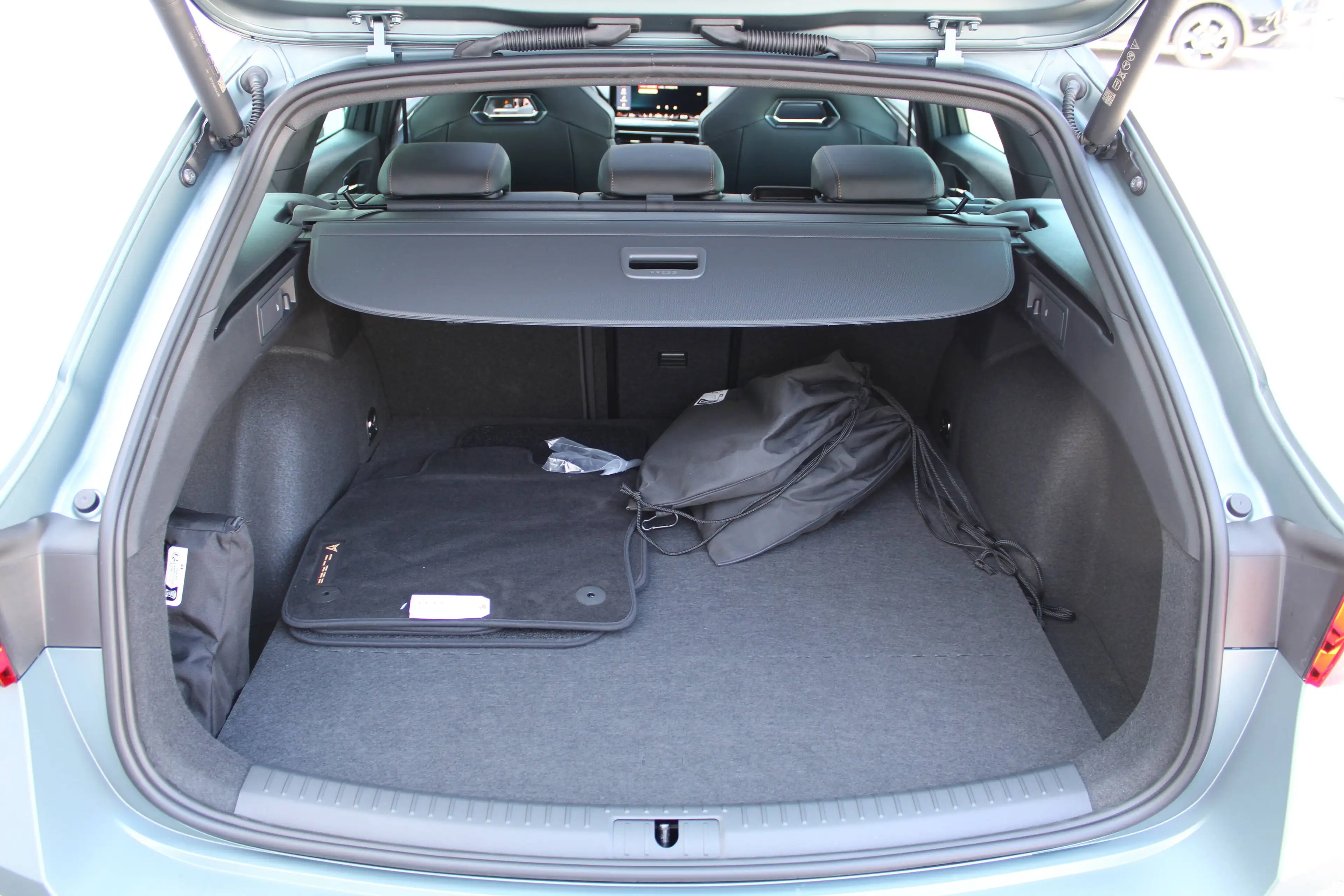 CUPRA Leon SP Kombi VZ "PLUG-IN HYBRID 272 DSG mit Mattfarbe, Panodach und MEHR! — photo 8