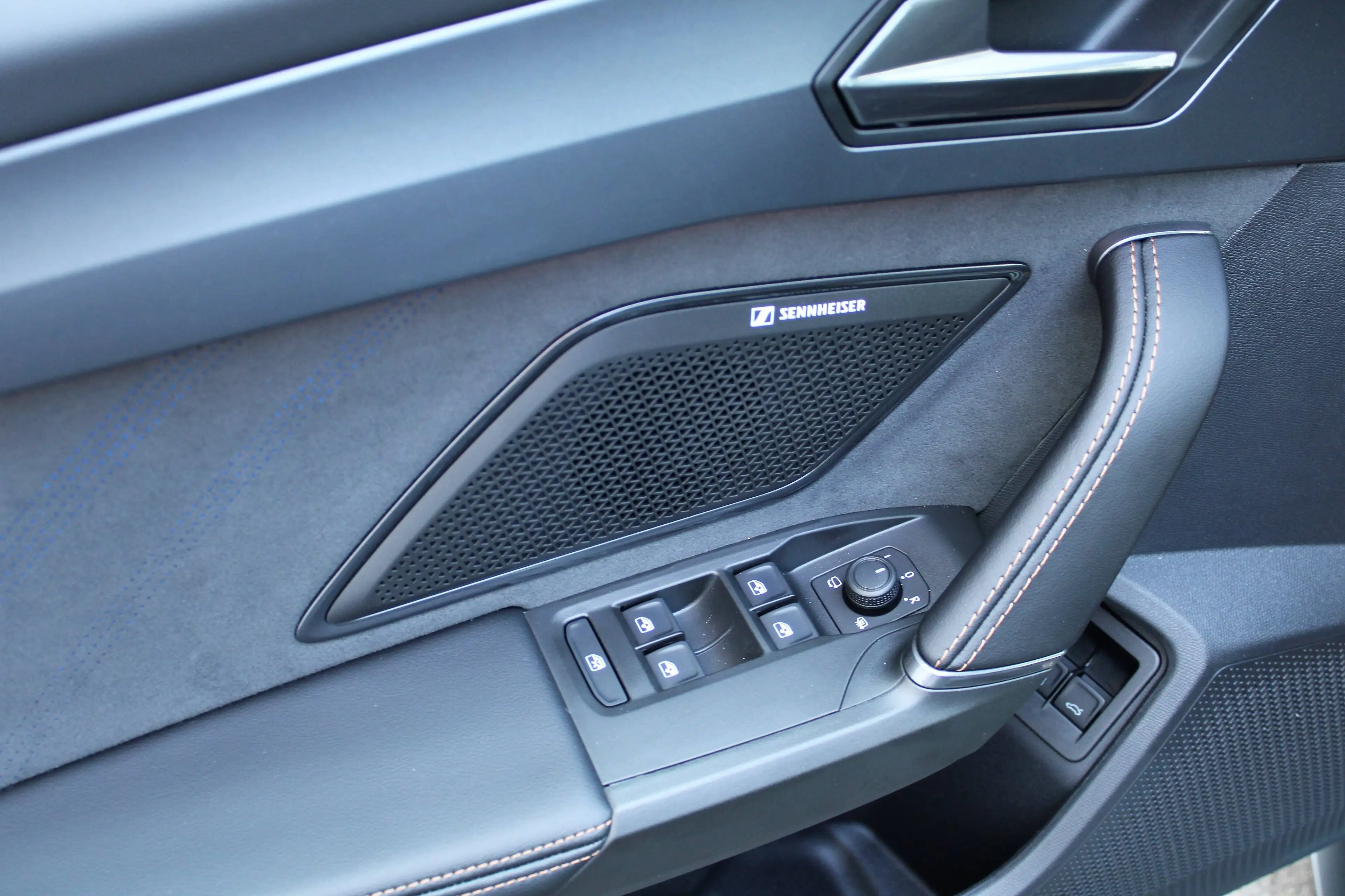 CUPRA Leon SP Kombi VZ "PLUG-IN HYBRID 272 DSG mit Mattfarbe, Panodach und MEHR! — photo 15