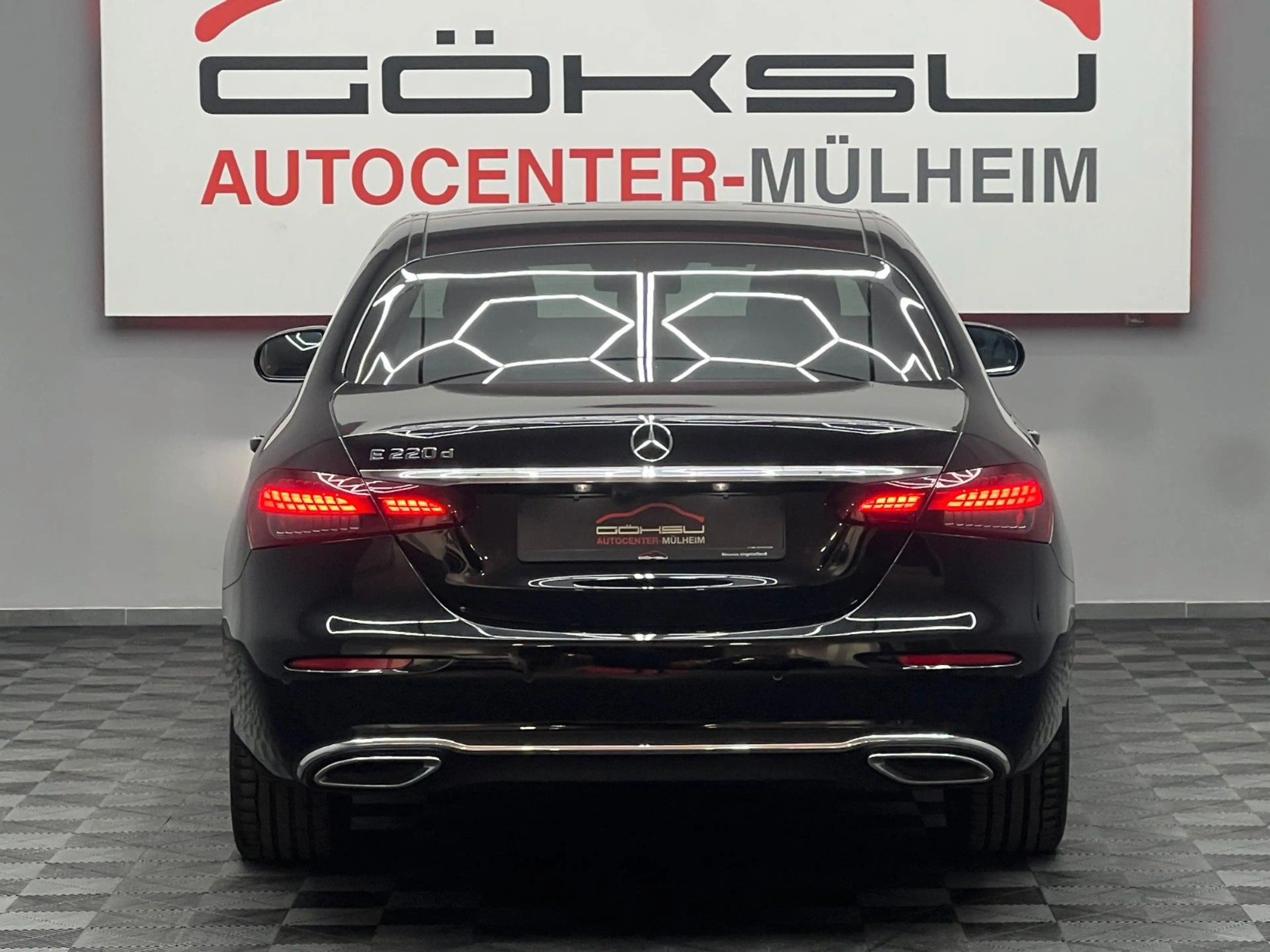 Mercedes-Benz E 220 d *Pano*AHK*M.Beam*360*Widescreen*Leder* — photo 6
