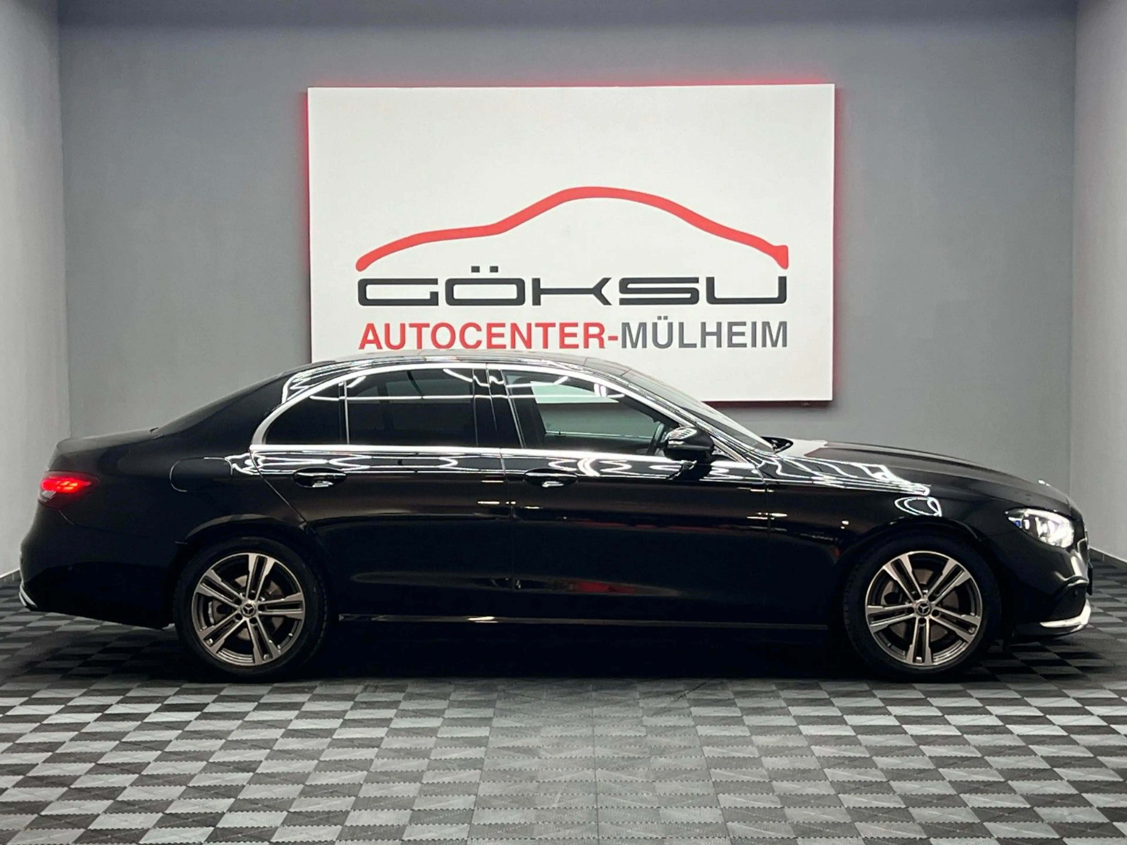 Mercedes-Benz E 220 d *Pano*AHK*M.Beam*360*Widescreen*Leder* — photo 5