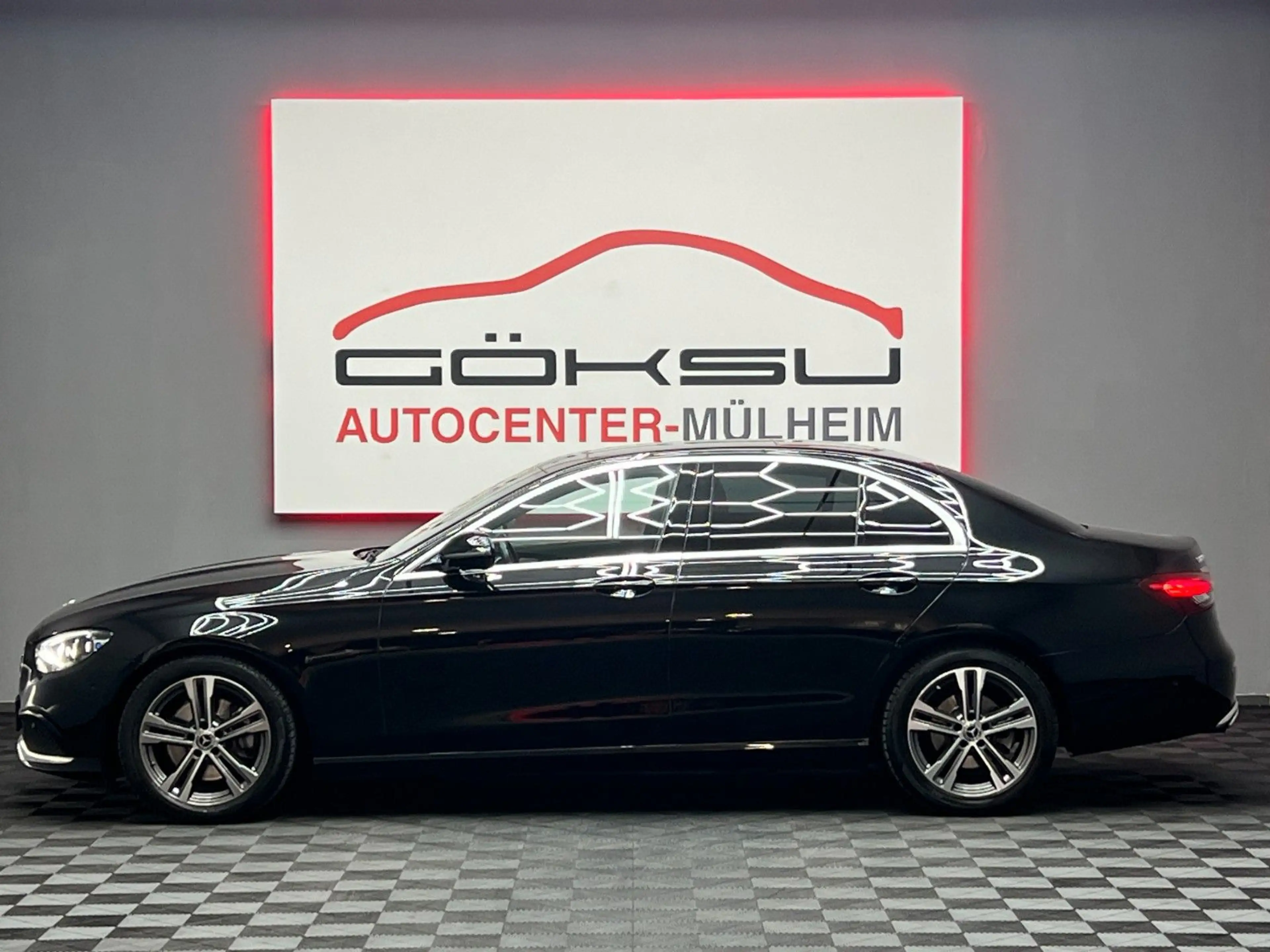 Mercedes-Benz E 220 d *Pano*AHK*M.Beam*360*Widescreen*Leder* — photo 7