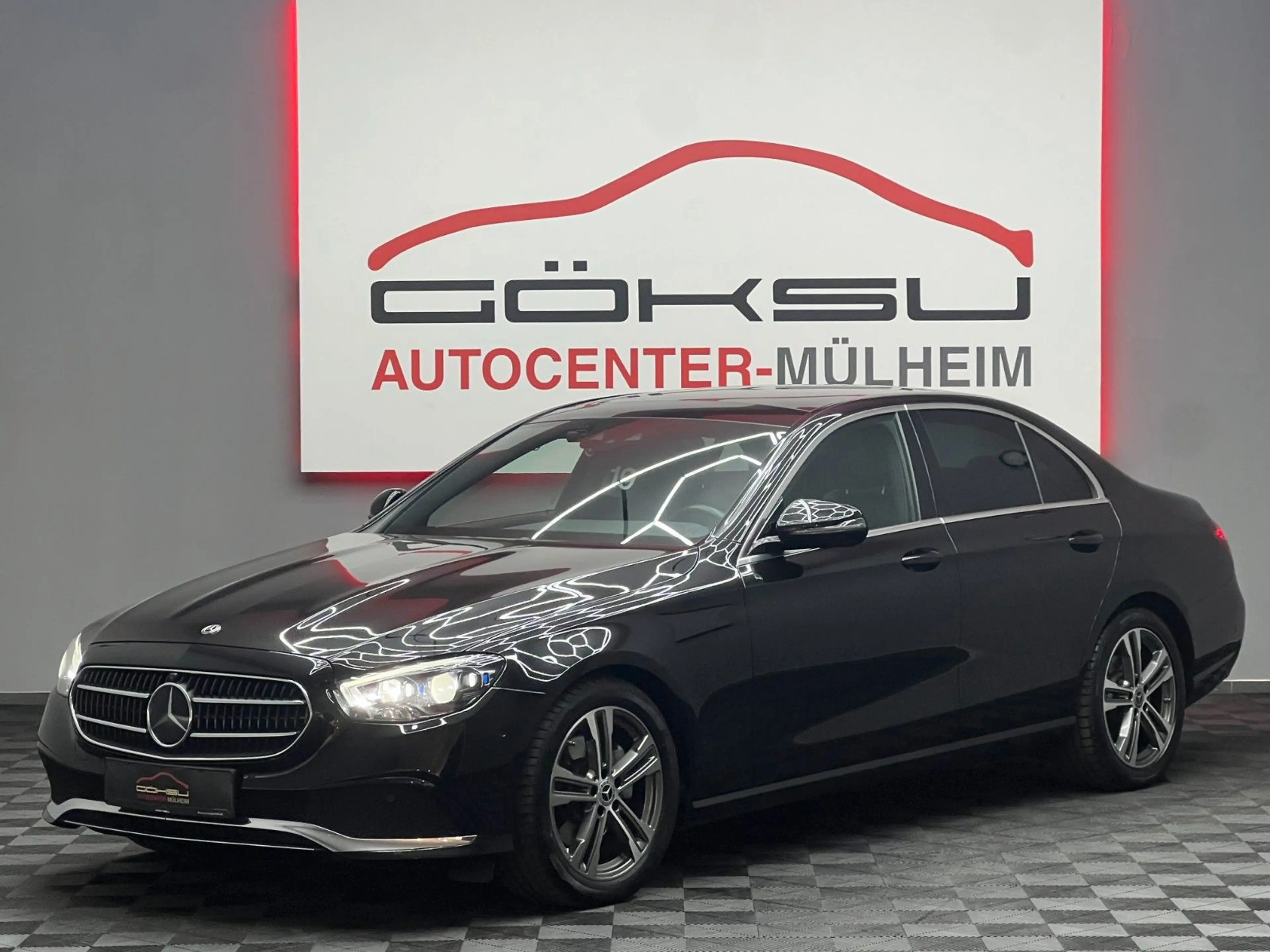 Mercedes-Benz E 220 d *Pano*AHK*M.Beam*360*Widescreen*Leder*