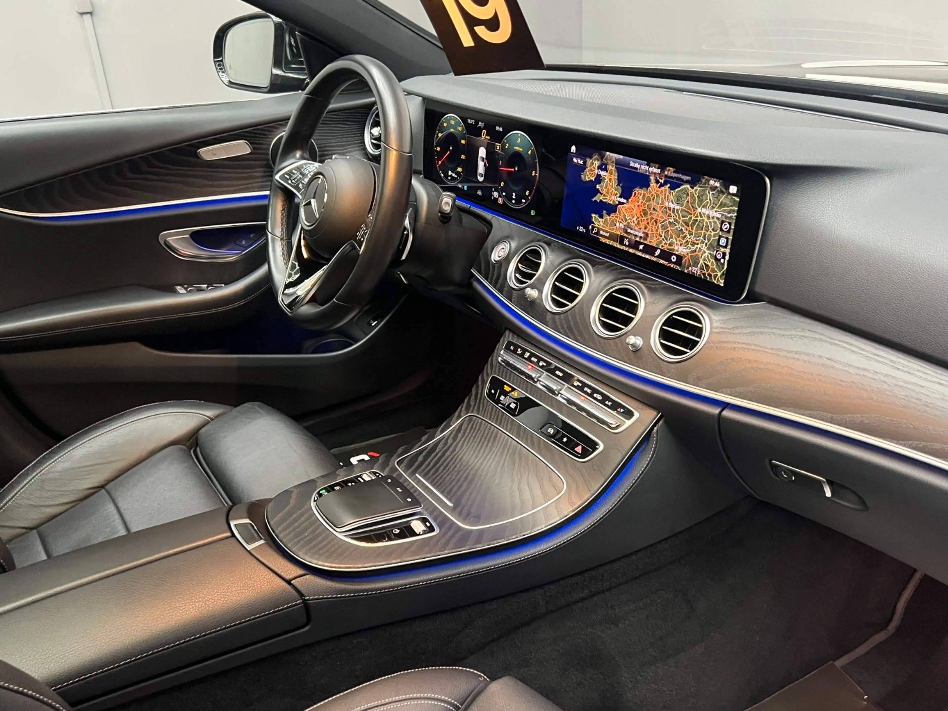 Mercedes-Benz E 220 d *Pano*AHK*M.Beam*360*Widescreen*Leder* — photo 11