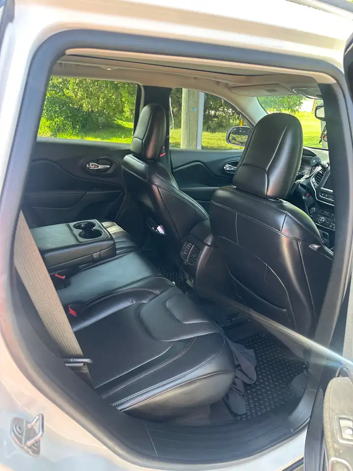 Jeep Cherokee снимка Jeep Cherokee