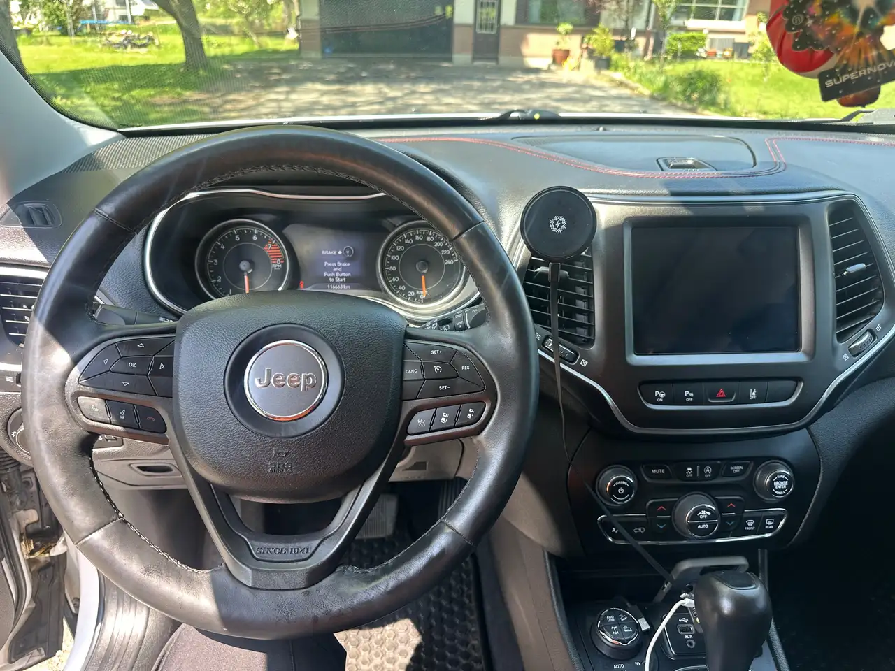 Jeep Cherokee снимка Jeep Cherokee