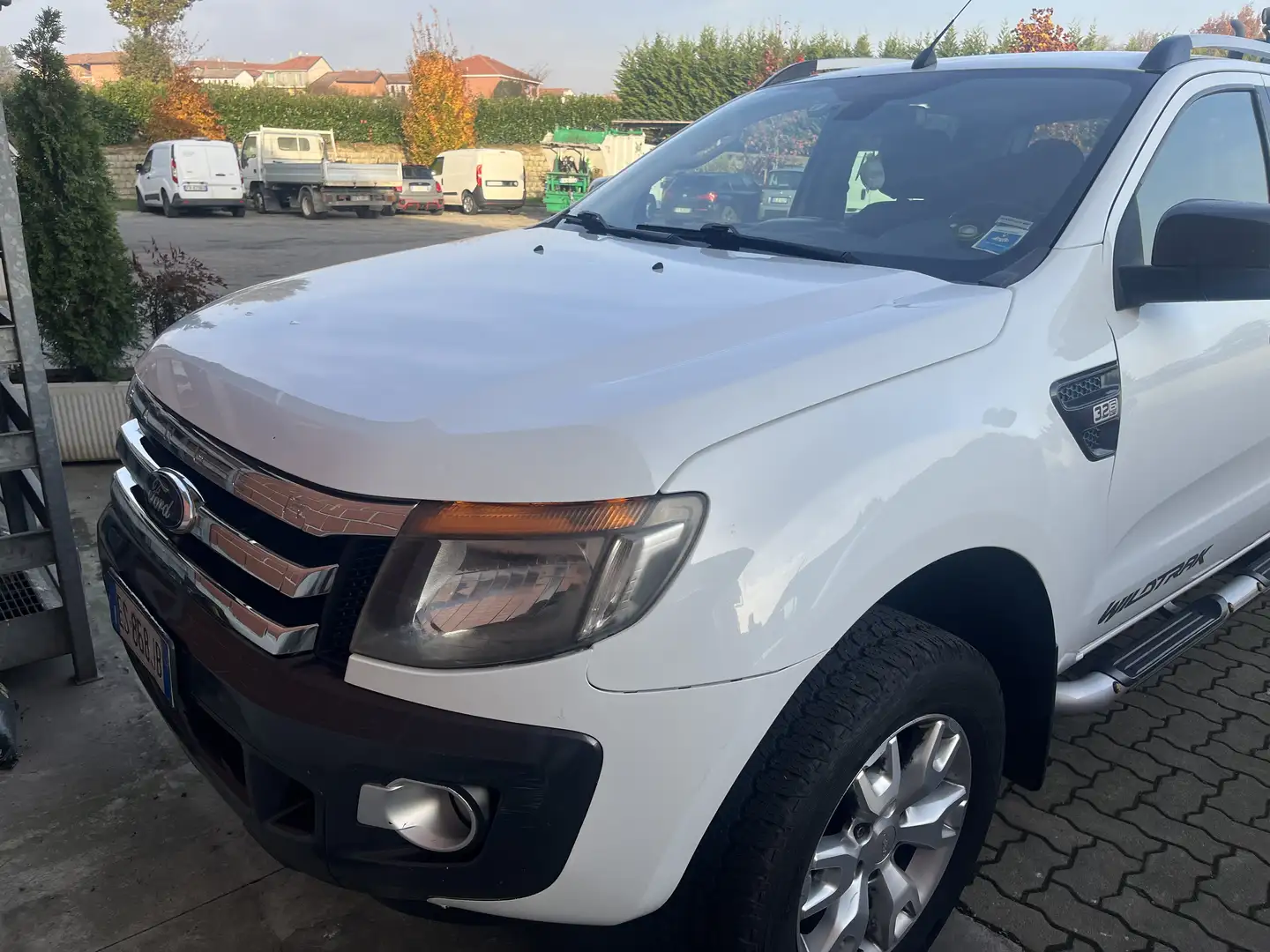 Ford Ranger 3.2 tdci double cab Wildtrak auto Bianco - 2