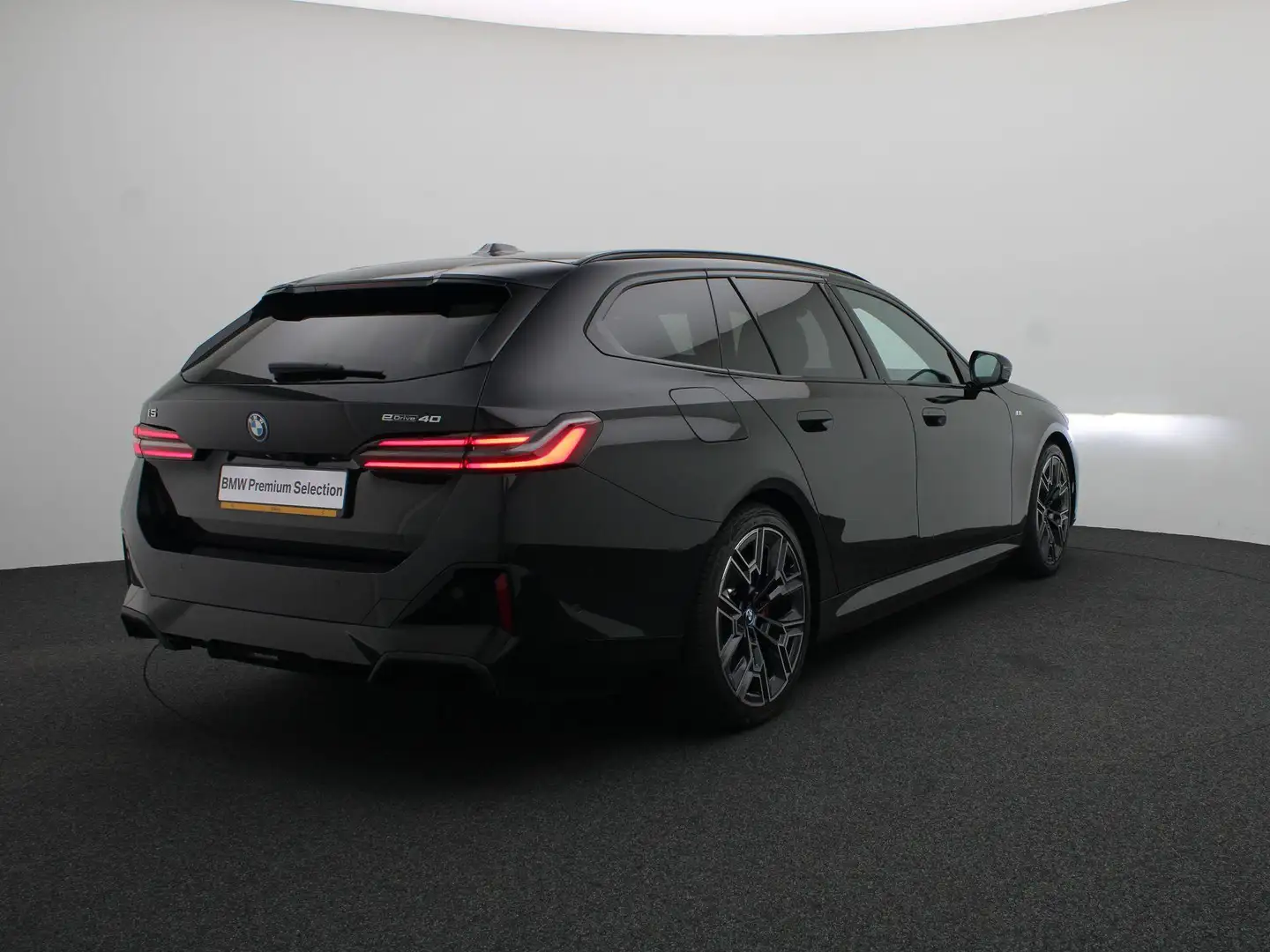 BMW i5 Touring eDrive40 84 kWh M Sportpakket Pro | Innova Zwart - 2