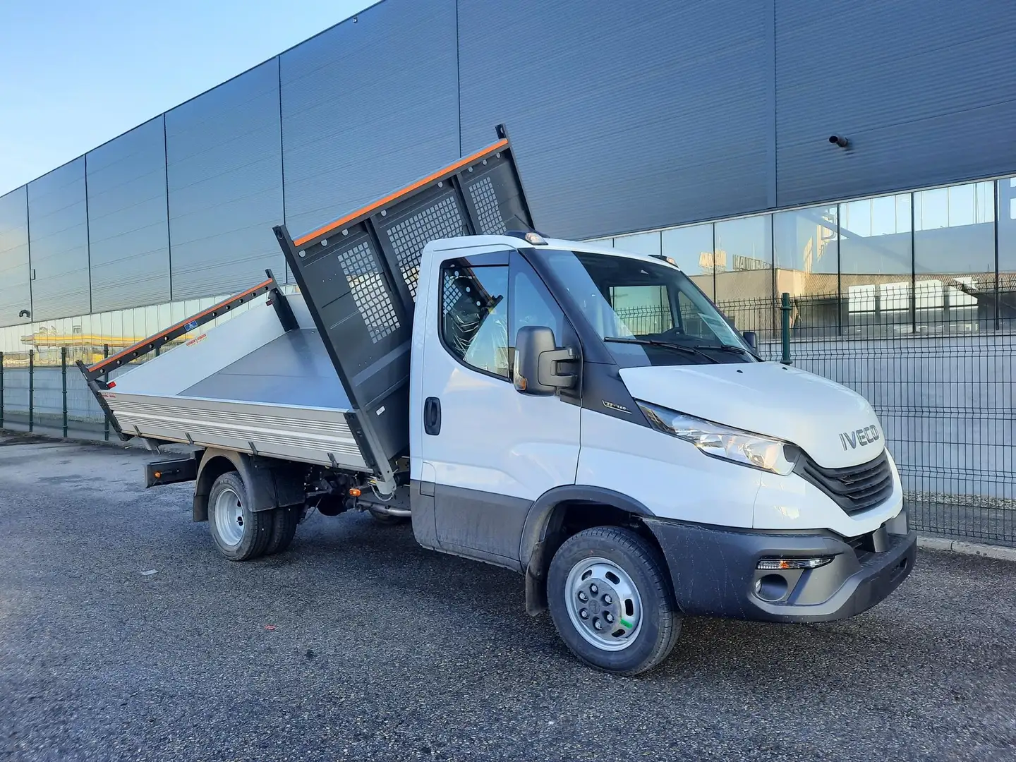 Iveco Daily %% KIPPER-Aktion %% € 39.990,- NETTO Blanc - 1