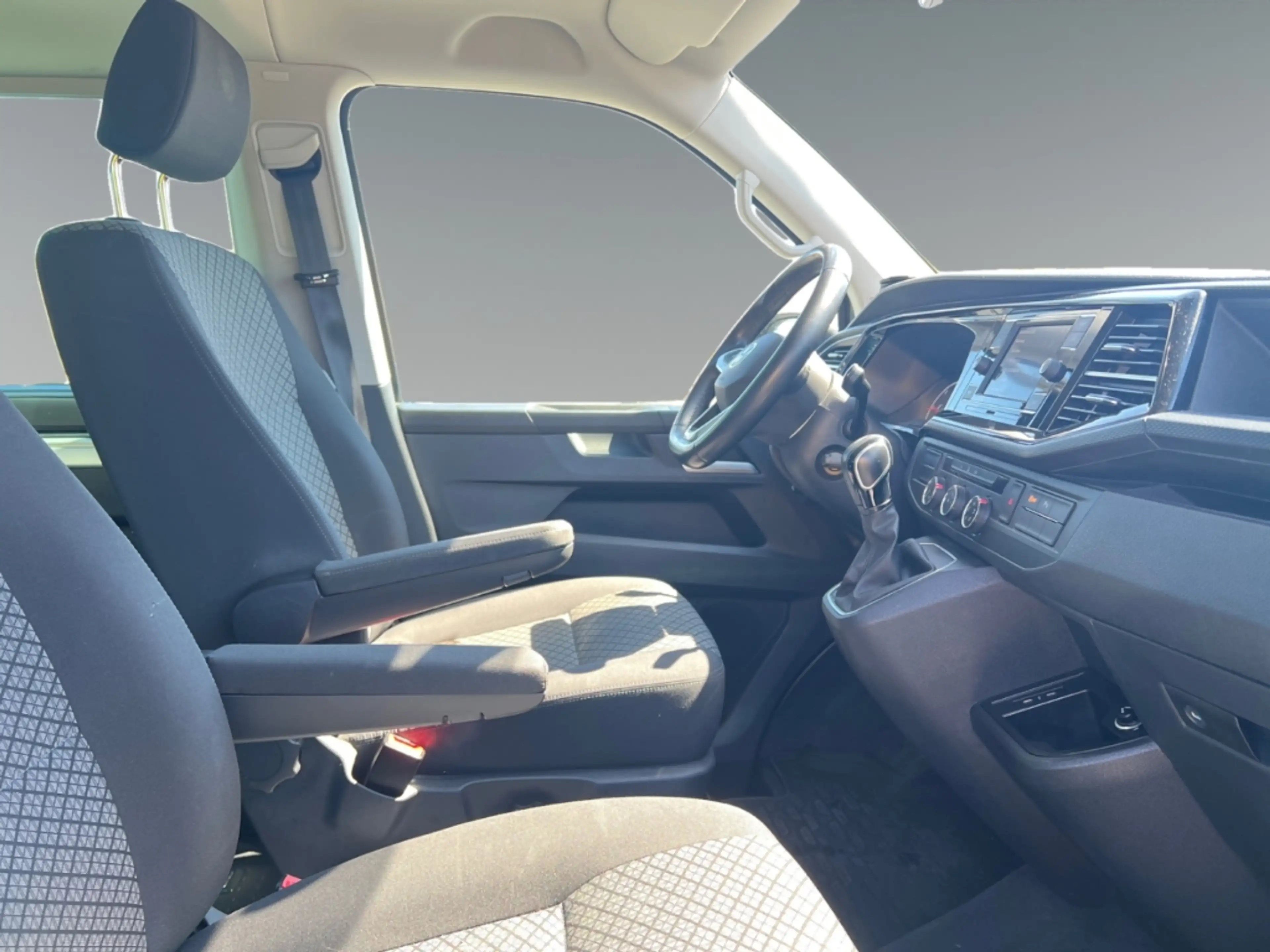 Volkswagen T6.1 Multivan Trendline FWD 5 Sitze el. Heckklappe — photo 6