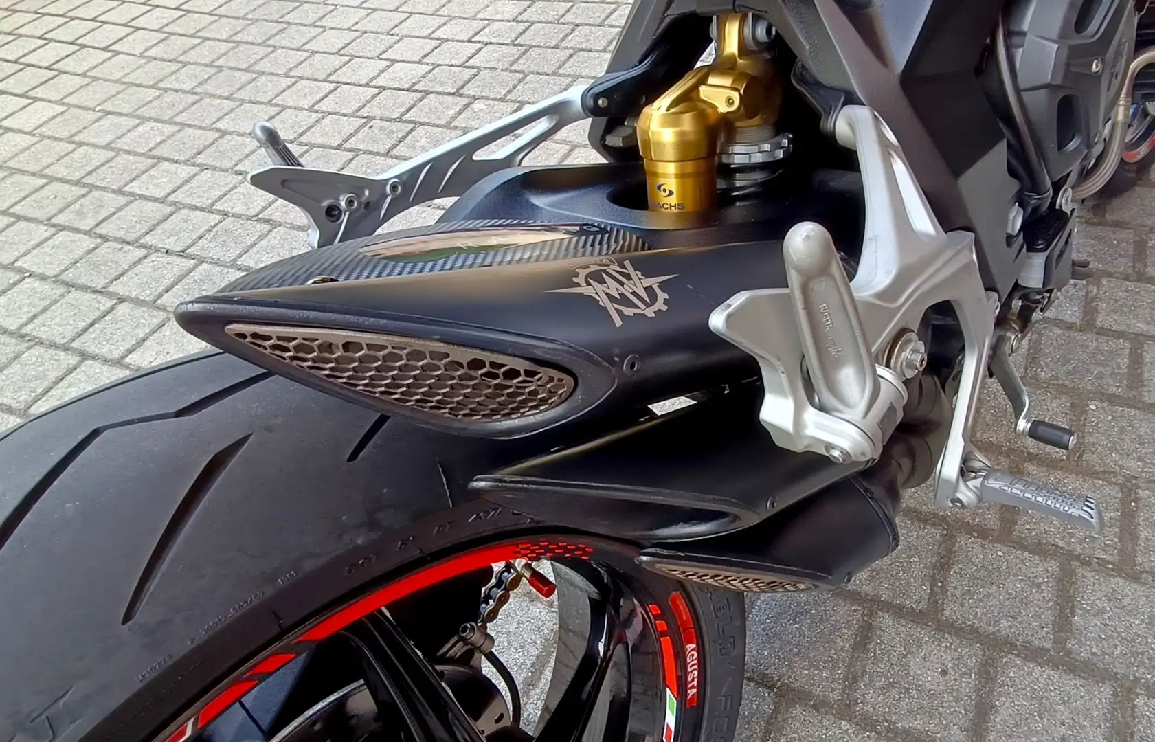MV Agusta Brutale 800 Grau - 1
