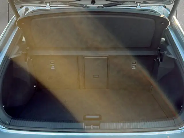 Volkswagen T-Roc view 13