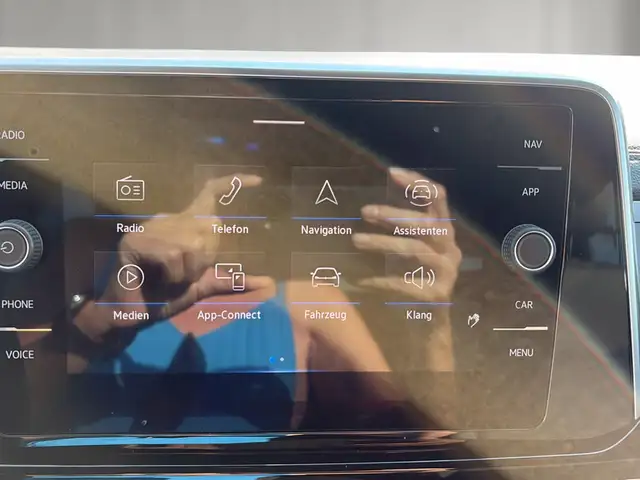 Volkswagen T-Roc view 15