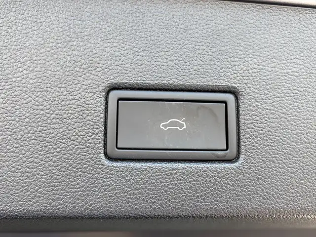 Volkswagen T-Roc view 14