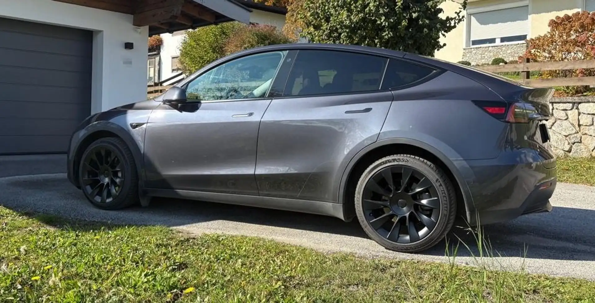 Tesla Model Y Model Y Long Range AWD 75kWh Grau - 2