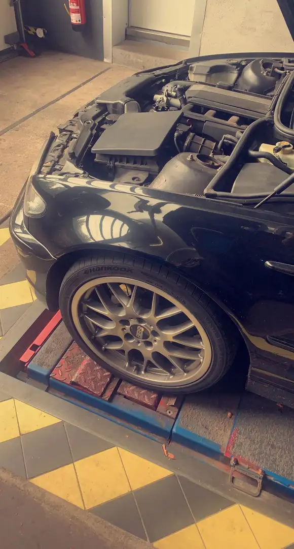 BMW 325 325i Schwarz - 1