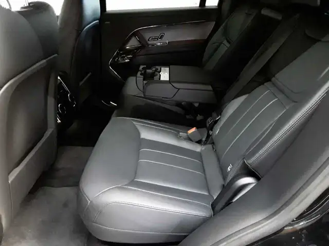 Land Rover Range Rover Sport view 13