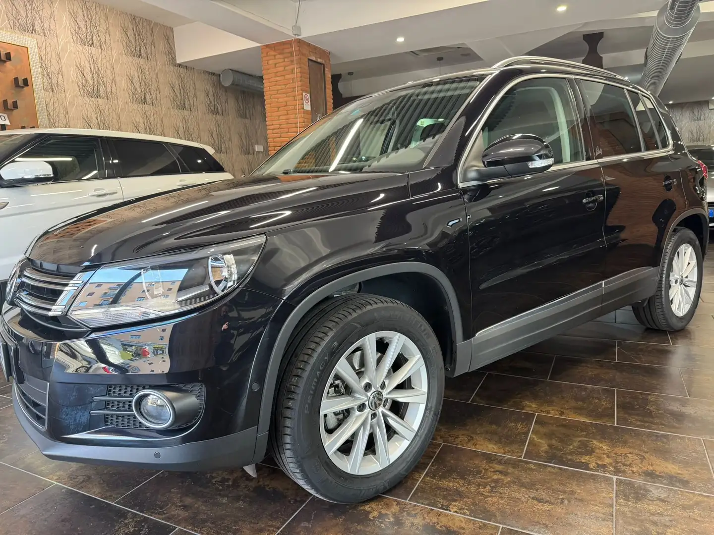 Volkswagen Tiguan Tiguan 2.0 tdi Sport Zwart - 1