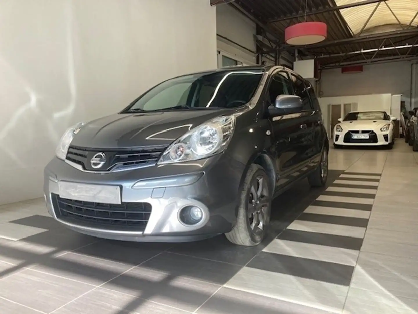 Nissan Note 1.4 BENZINE MT Grau - 1
