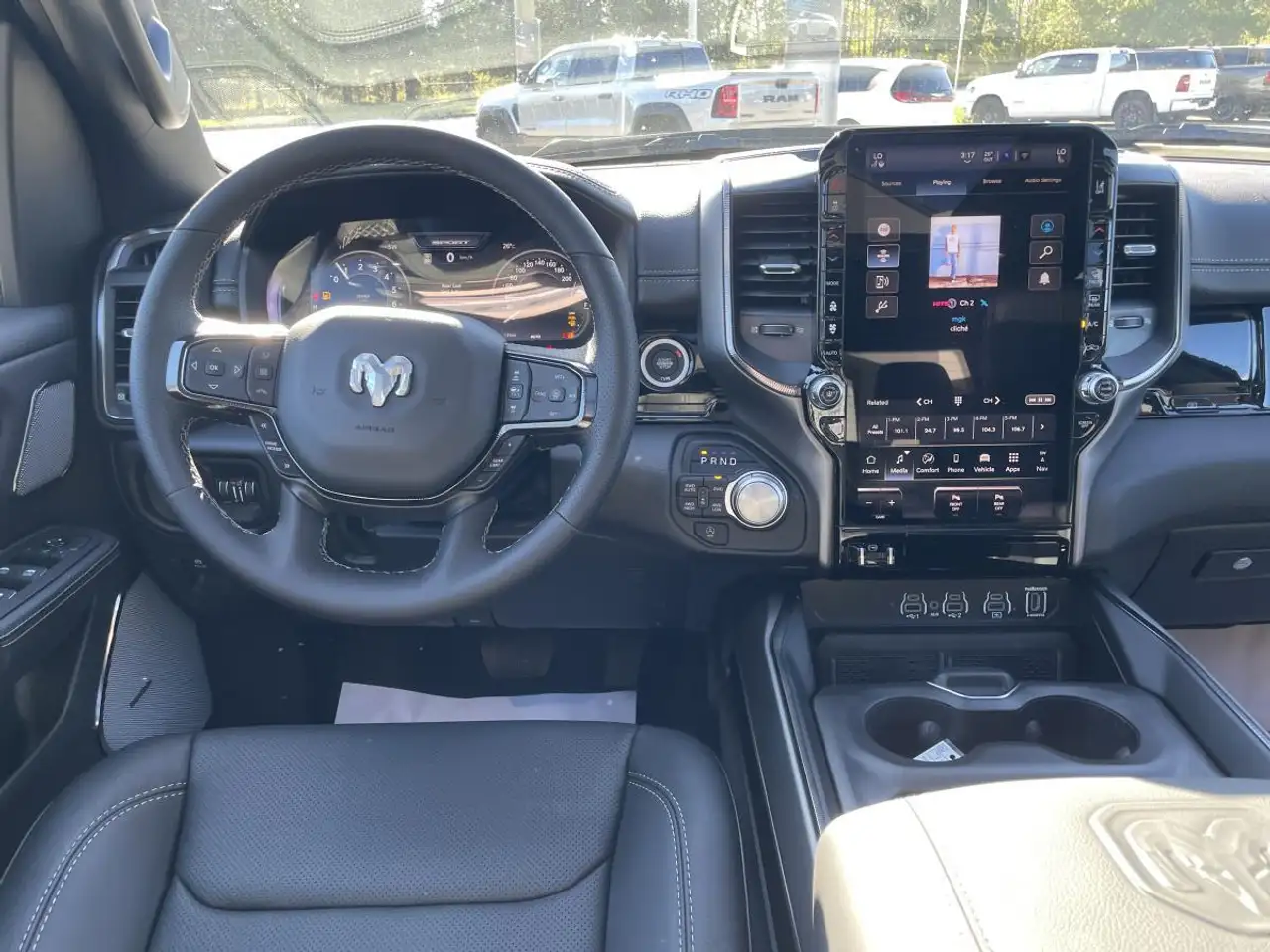 RAM 1500 снимка RAM 1500