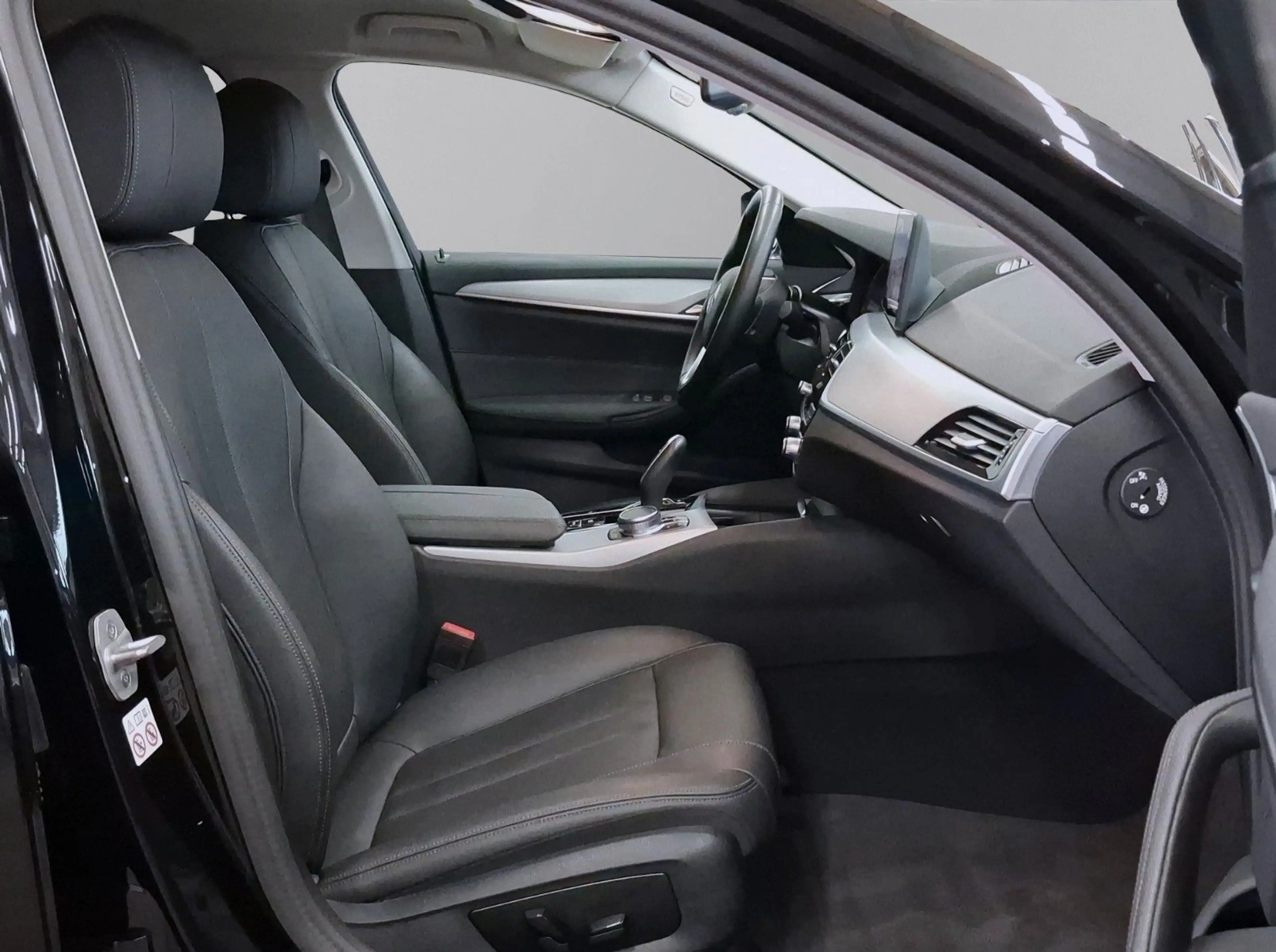 BMW 520 d Touring Aut.,Navi,Leder,LED,ACC,AHK,S-Heft — photo 9
