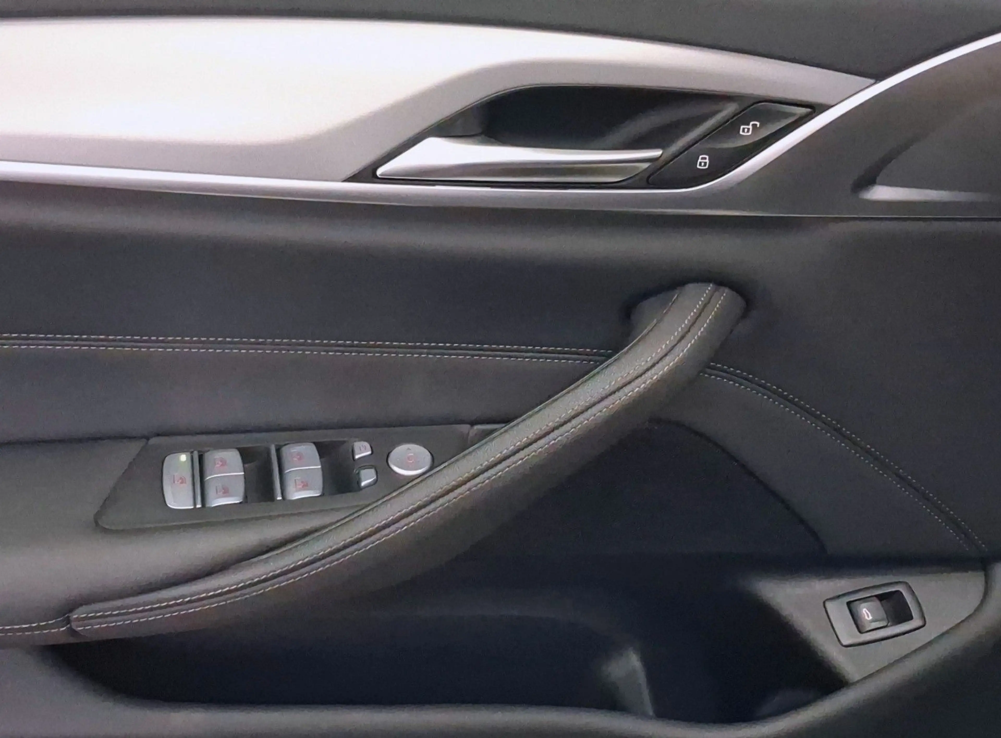 BMW 520 d Touring Aut.,Navi,Leder,LED,ACC,AHK,S-Heft — photo 11
