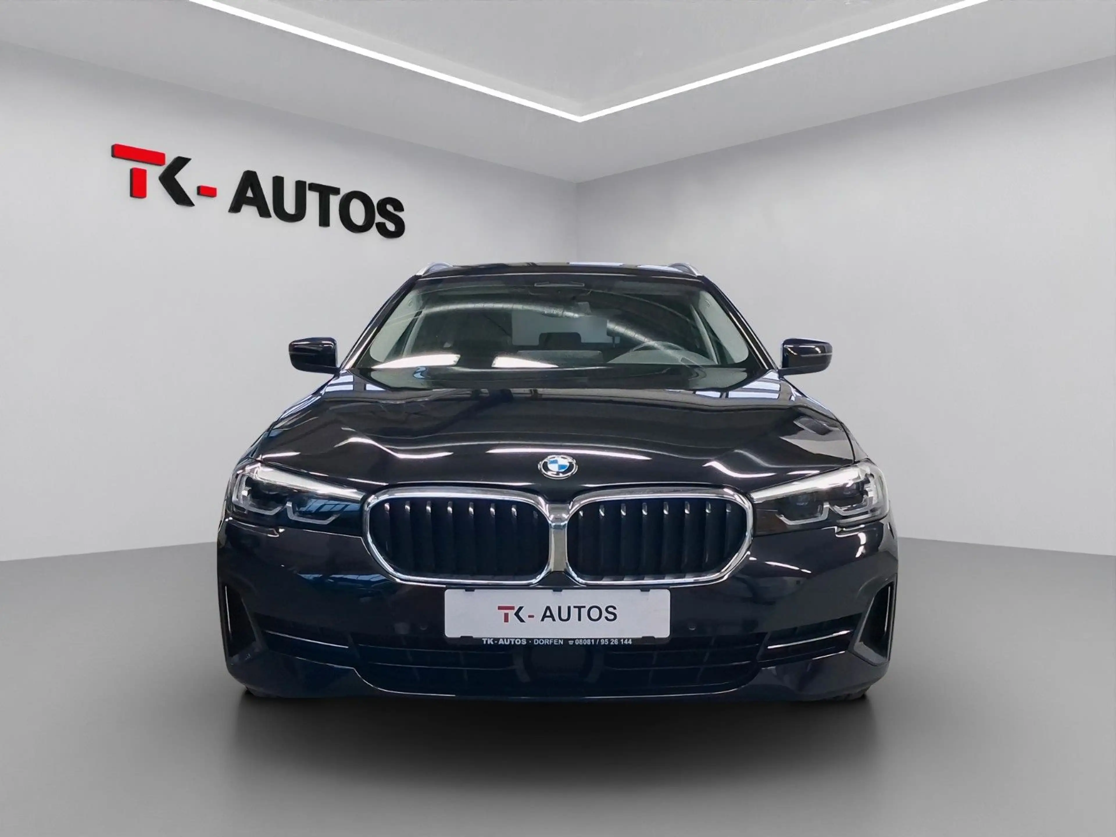 BMW 520 d Touring Aut.,Navi,Leder,LED,ACC,AHK,S-Heft — photo 2
