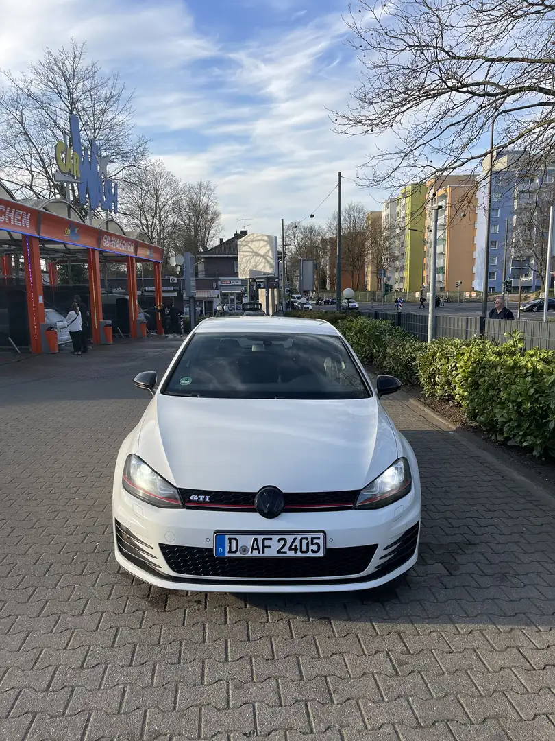 Volkswagen Golf GTI Performance BlueMotion Technology - 1