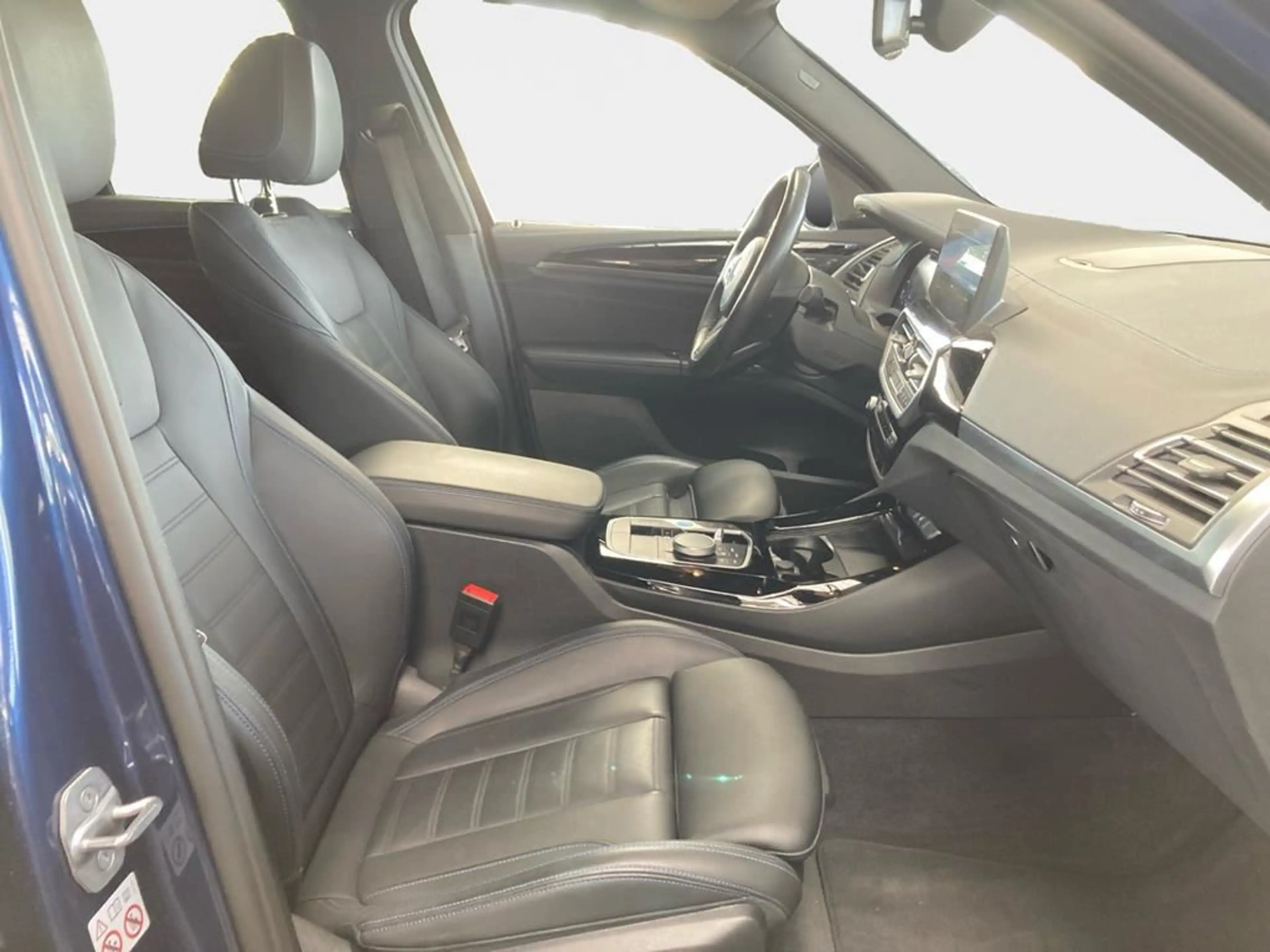 BMW iX3 Impressive — photo 15